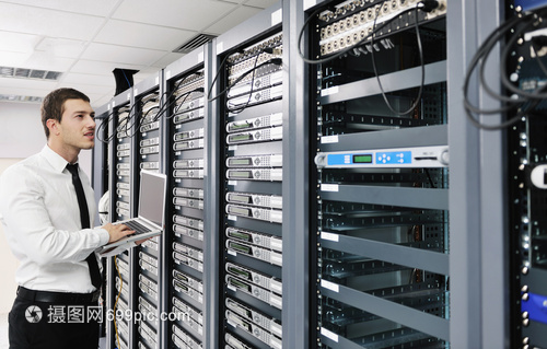 輕裝簡行 IT工程師商務人員與超薄鋁本在現代機房網絡工程中的高效協同